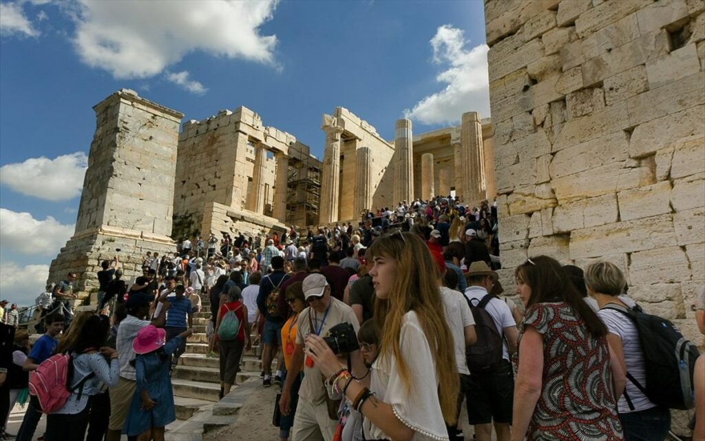 220722110201_touristes-tourismos