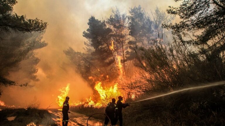 Μαίνονται οι πυρκαγιές σε Λέσβο και Έβρο - Νέα πύρινα μέτωπα σε Γρεβενά και Μεσσηνία
