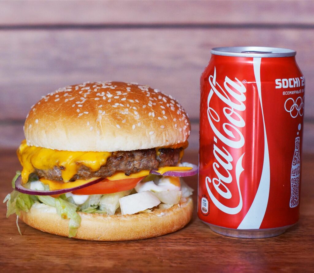 Σε ποιο νησί ένα κουτάκι Coca Cola κοστίζει €13 και ένα μπέργκερ €13;