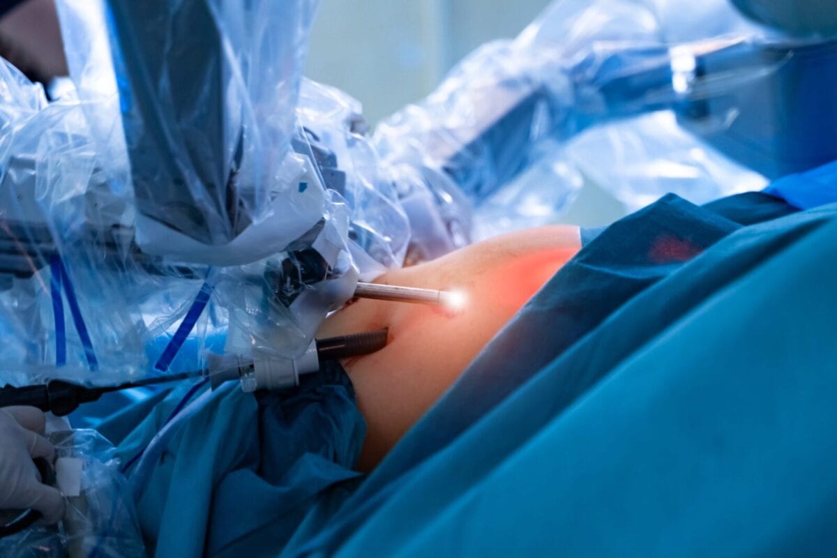 Χειρουργείο στη μέση: Οι μύθοι από τους οποίους πρέπει να απαλλαγούμε
