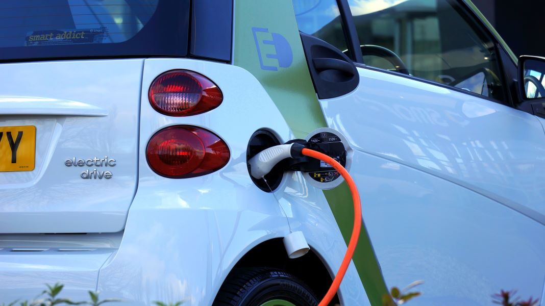 «Κινούμαι Ηλεκτρικά 2»: Επιδότηση έως 9.500 ευρώ για αυτοκίνητα και δίκυκλα - Ανοίγει αύριο η πλατφόρμα