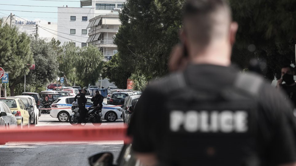 Οι πρώτες πληροφορίες μιλούν για συμβόλαιο θανάτου σε σχέση με διακίνηση ναρκωτικών.