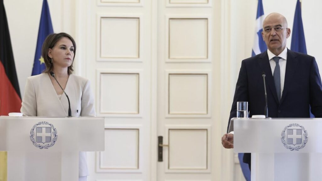 Δένδιας: Ζήτησε από την Μπέρμποκ να μην παραδώσει η Γερμανία τα υποβρύχια στην Τουρκία