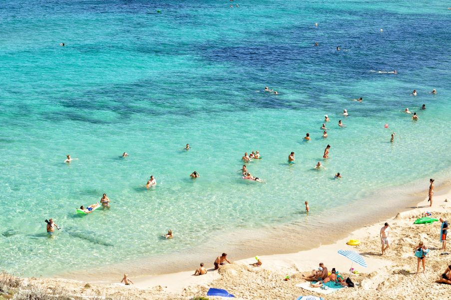 Υπουργείο Υγείας: Τα 12 σημεία της Αττικής όπου απαγορεύεται το κολύμπι