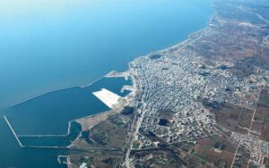 Το Λιμάνι της Αλεξανδρούπολης, το «Ψυχροπολεμικό κλίμα», τα σενάρια συνωμοσίας μέσω διεθνών ΜΜΕ και ο ρόλος Ελληνοαμερικάνου νταραβεριτζή και γόνου εφοπλιστικής οικογένειας!
