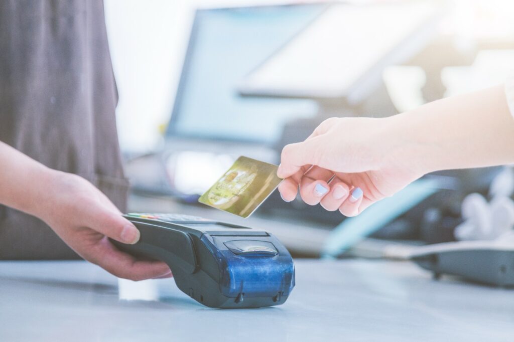 Ρεκόρ όλων των εποχών στις ηλεκτρονικές πληρωμές: €30 δισ. στο α΄ εξάμηνο φέτος