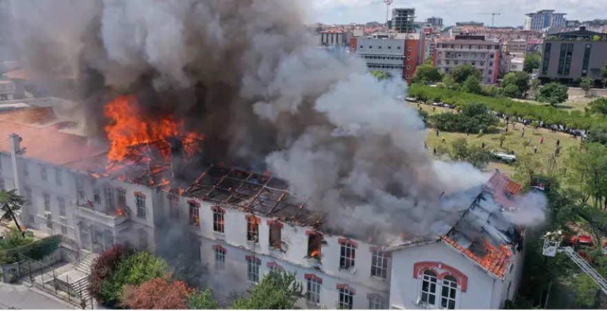 Φωτιά στο ελληνικό νοσοκομείο της Κωνσταντινούπολης