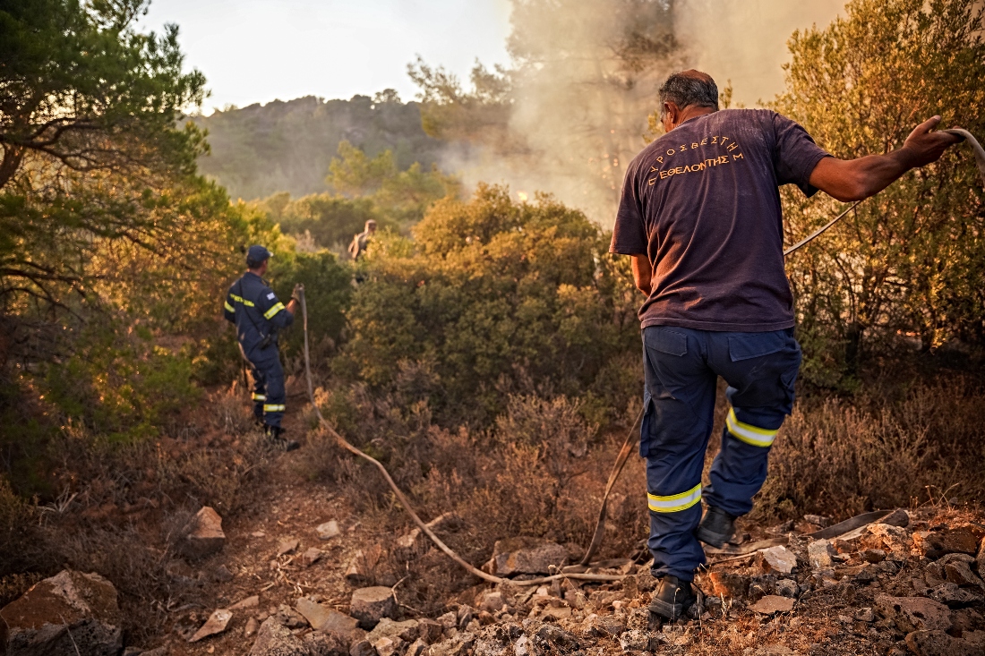 Πυρκαγιές σε εξέλιξη: Μάχη με τις φλόγες σε Άγιο Όρος, Χαλκίδα, Κόνιτσα και Ξάνθη