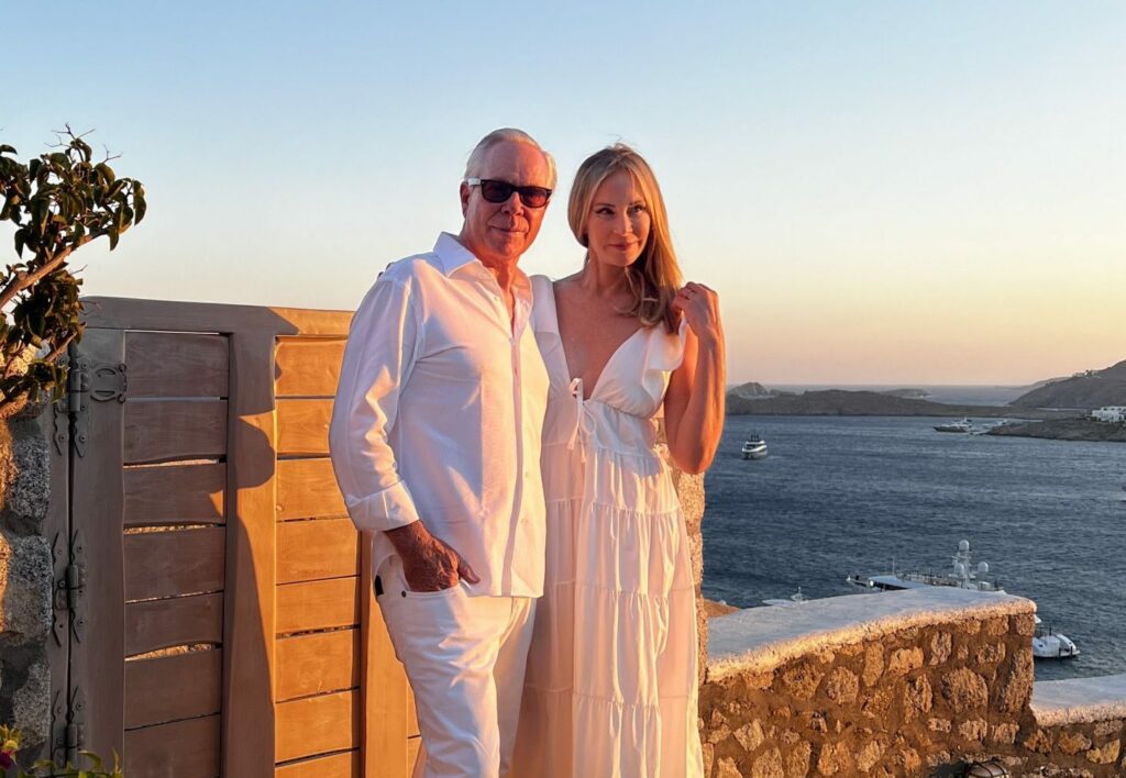 Tommy Hilfiger: Στη Μύκονο βρίσκεται ο διάσημος σχεδιαστής με τη σύζυγό του Dee Ocleppo