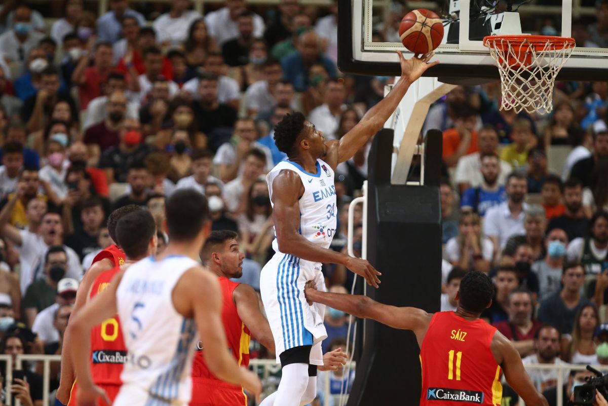 Ανωτερότητα με double double του Γ. Αντετοκούνμπο στο πρώτο φιλικό της εθνικής ενόψει Ευρωμπάσκετ κόντρα στην Ισπανία