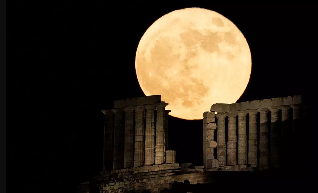 Πανσέληνος Αυγούστου: Πότε θα δούμε το ομορφότερο φεγγάρι της χρονιάς- Φεγγάρι του Οξύρρυγχου