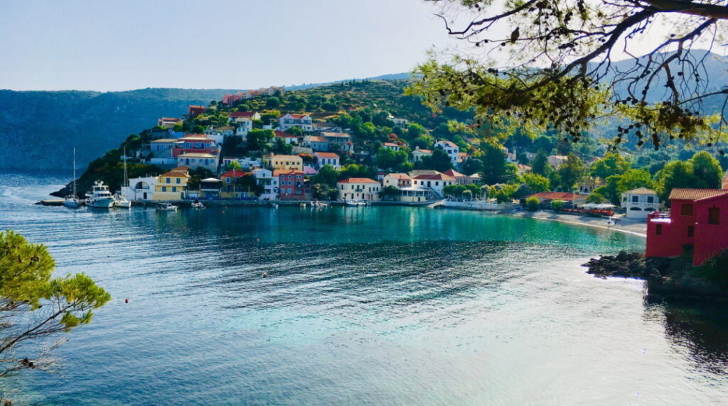 Κεφαλονιά: Επιτέθηκαν και χτύπησαν άγρια εφοριακούς σε κατάστημα εστίασης
