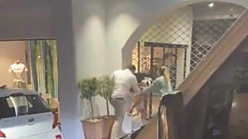 Άγριο σκηνικό βίας στη Σαντορίνη.
