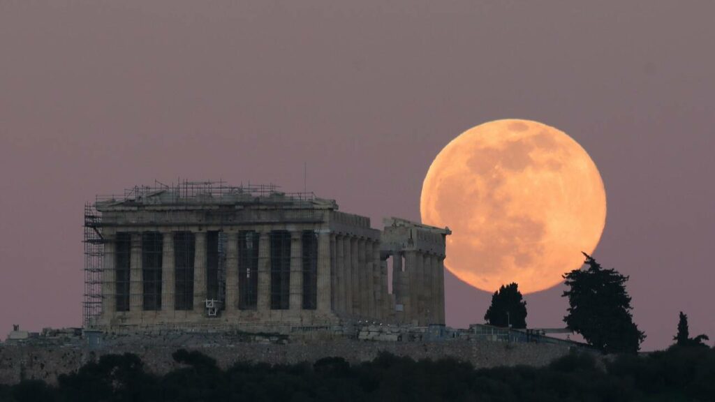 Αυγουστιάτικη Πανσέληνος: Ελεύθερη απόψε η είσοδος σε εκδηλώσεις, αρχαιολογικούς χώρους και μουσεία