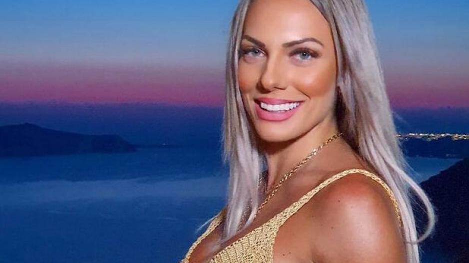 Ιωάννα Μαλέσκου: Απολαμβάνει τις καλοκαιρινές της διακοπές στην αγκαλιά του Κόκο