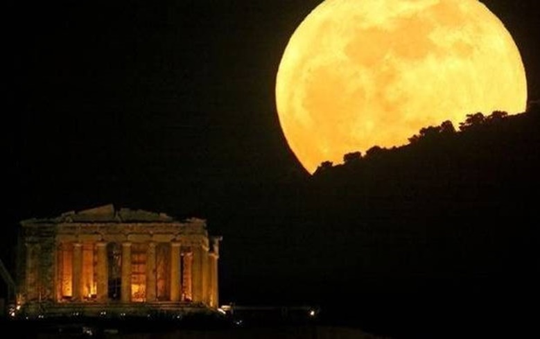 Αυγουστιάτικη πανσέληνος: Μοναδικές φωτογραφίες από όλη την Ελλάδα