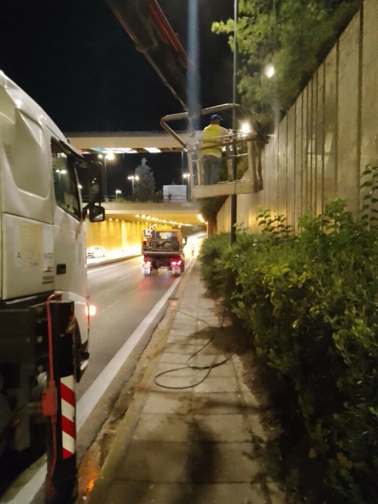 Περιφέρεια Αττικής: Σε εξέλιξη εργασίες καθαρισμού των υπόγειων διαβάσεων οχημάτων