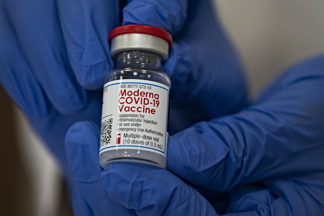 Η Moderna κατασκευάζει εμβόλια με αγγελιοφόρο DNA κατά του κορωνοϊού