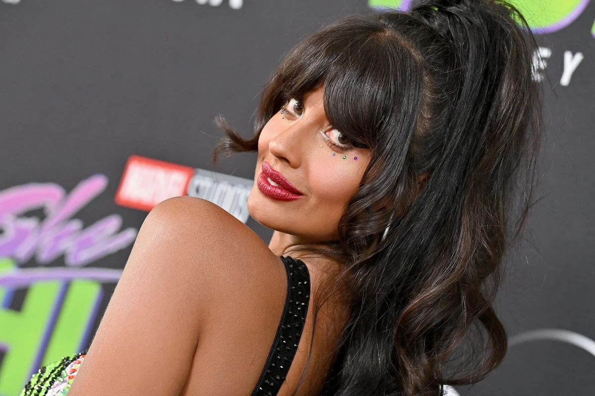 Jameela Jamil: Τραυμάτισε τον πρωκτικό σφιγκτήρα της στα γυρίσματα του She-Hulk