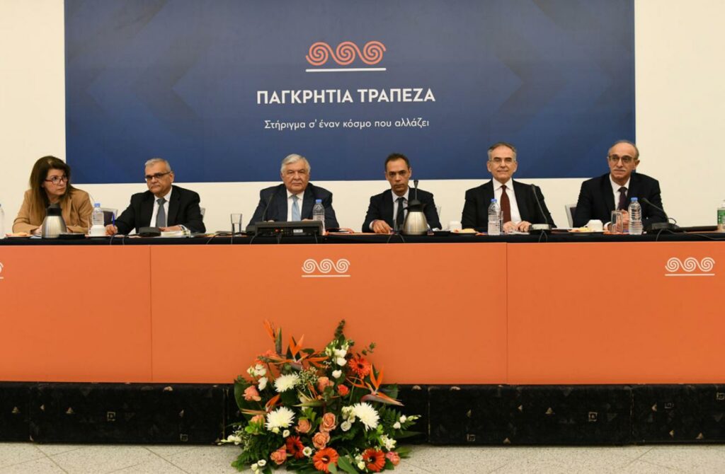 «Κάλυψη απέξω» φέρεται να επικαλείται ο Γιάννης Στουρνάρας για την υπόθεση Μ. Σάλλα - Παγκρήτιας και Fit and Proper του πρώην μεγαλοτραπεζίτη και του γιου του στο ΔΣ της συνεταιριστικής τράπεζας!