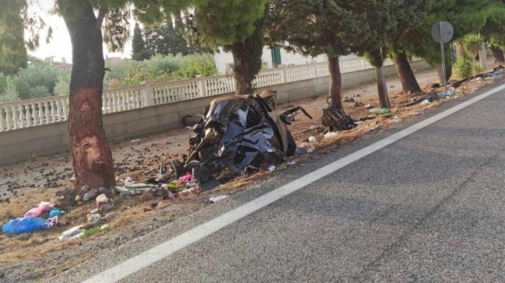 Ο 24χρονος και η 21χρονη σκοτώθηκαν για να μην πατήσουν νεκρό σκυλάκι στον δρόμο