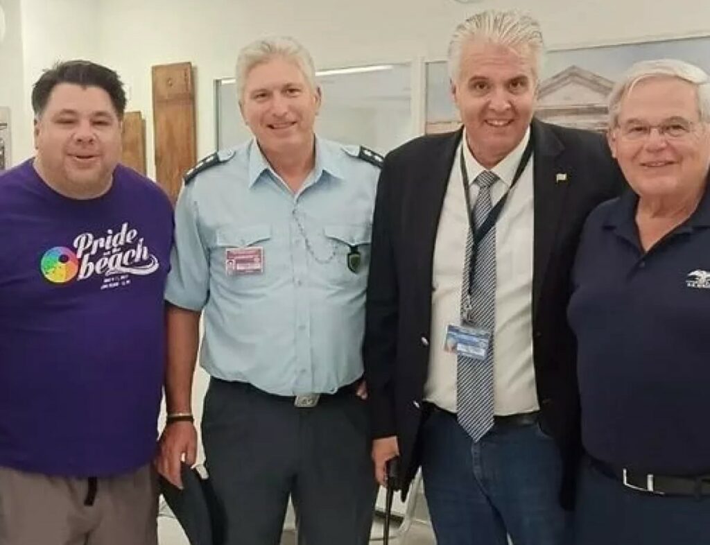 Αλεξανδρούπολη: O μητροπολίτης «αφόρισε» το μπλουζάκι του Αμερικανού πρέσβη Τσούνη