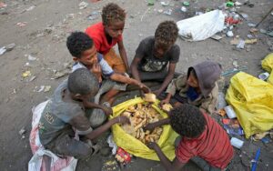 Υπερδιπλασιάστηκε, στα 345 εκατομμύρια, ο αριθμός των ανθρώπων που αντιμετωπίζουν το φάσμα της πείνας σε όλον τον κόσμο