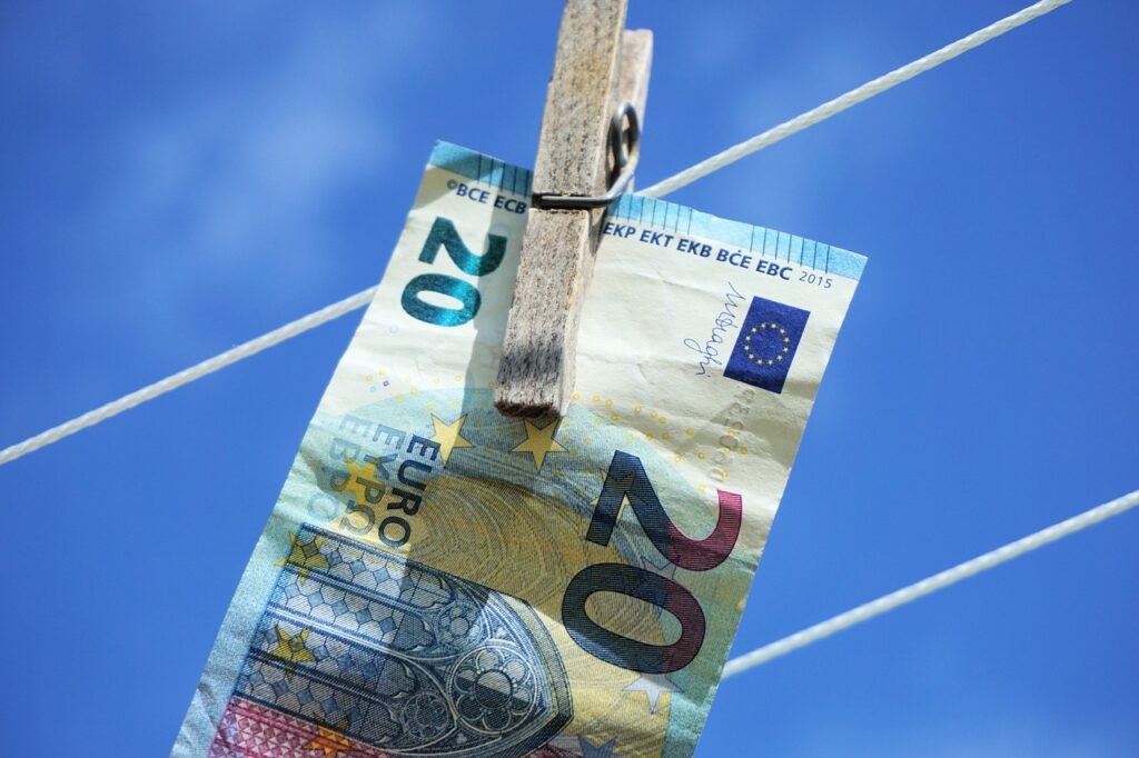 Ραγδαίες εξελίξεις σε 2 μείζονος σημασίας υποθέσεις για ξέπλυμα βρώμικου χρήματος, με εμπλοκή τριών επωνύμων (με άκρες και προσβάσεις) ανθρώπων του χρήματος!