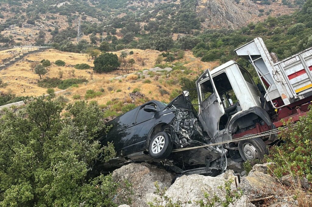 ΤΟΥΡΚΙΑ: Ο διάσημος τραγουδιστής İbrahim Tatlıses τραυματίστηκε σε σοβαρό τροχαίο (εικόνες - βίντεο)