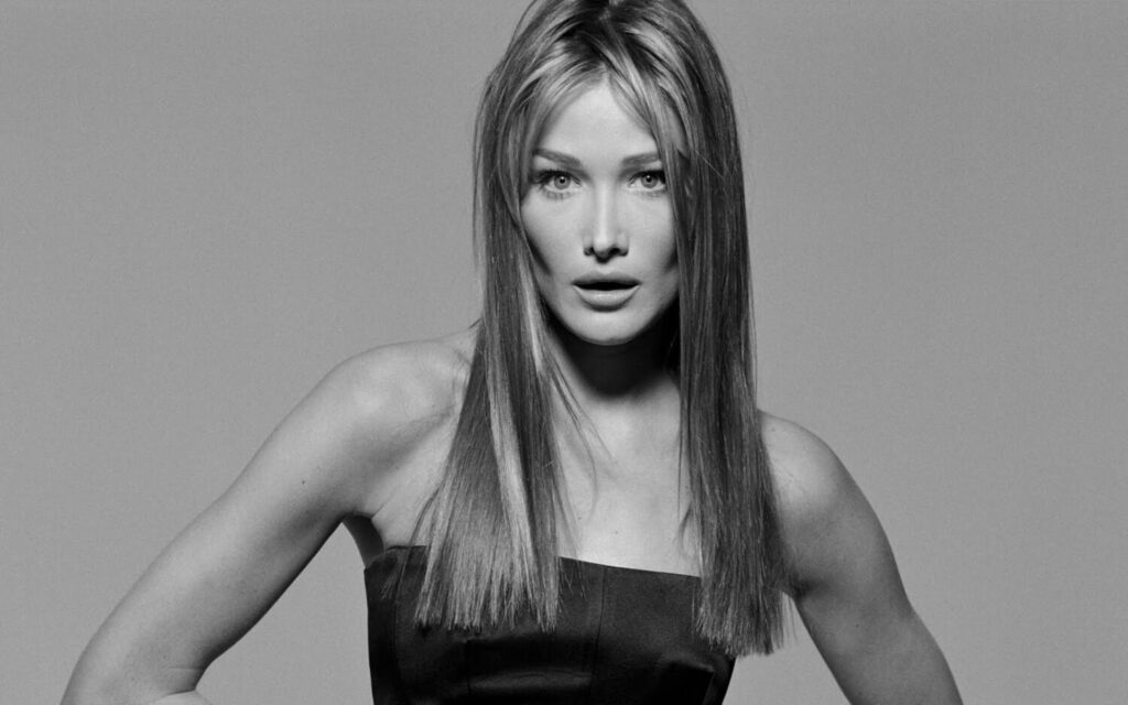 220826205251_carla_bruni-scaled