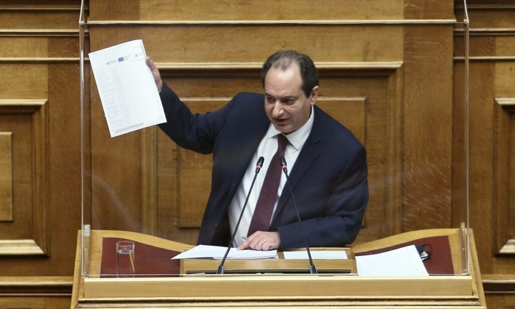 Σπίρτζης: «Επειδή το μήλο κάτω από τη μηλιά θα πέσει, ευχόμαστε στον κ. Μητσοτάκη ταχεία αναχώρηση»