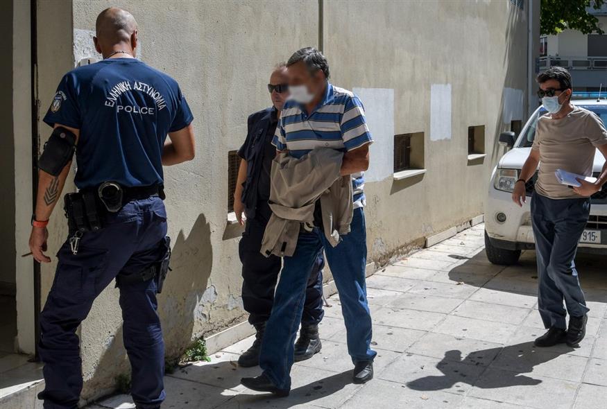 Ιωάννινα: Παύεται από τα καθήκοντα ο αντιδήμαρχος για την κακοποίηση του γαϊδουριού
