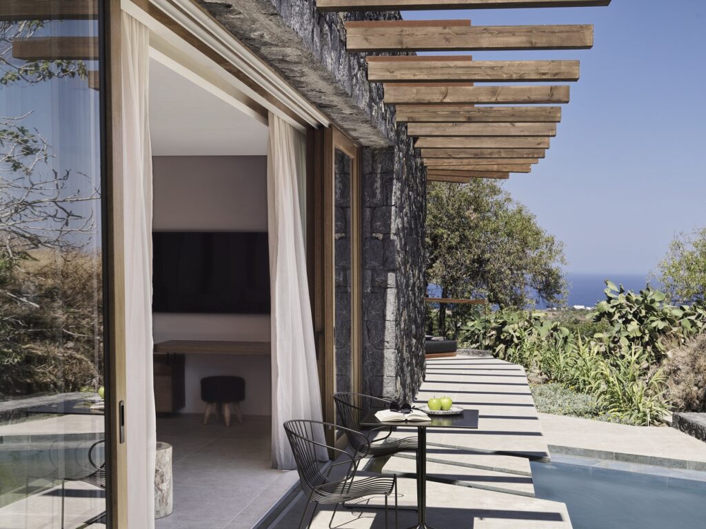 Ανοιξε το MAGMA RESORT SANTORINI της Hyatt