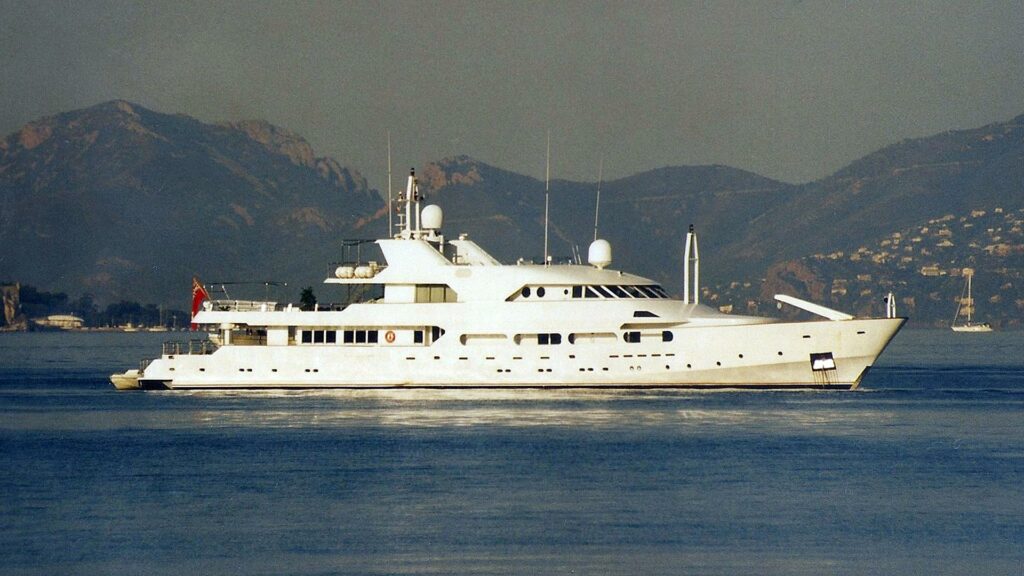 220831095445_achilles yacht