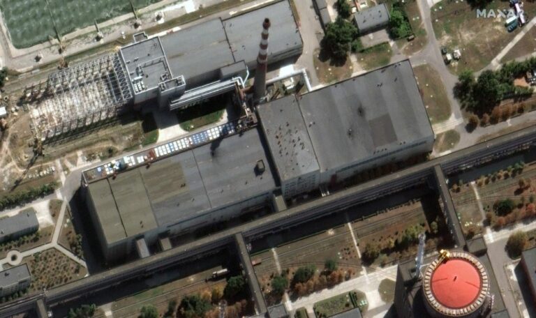 Ουκρανία: Εικόνες δείχνουν τρύπες στο εργοστάσιο της Ζαπορίζια - Φόβοι για πυρηνικό «ατύχημα»