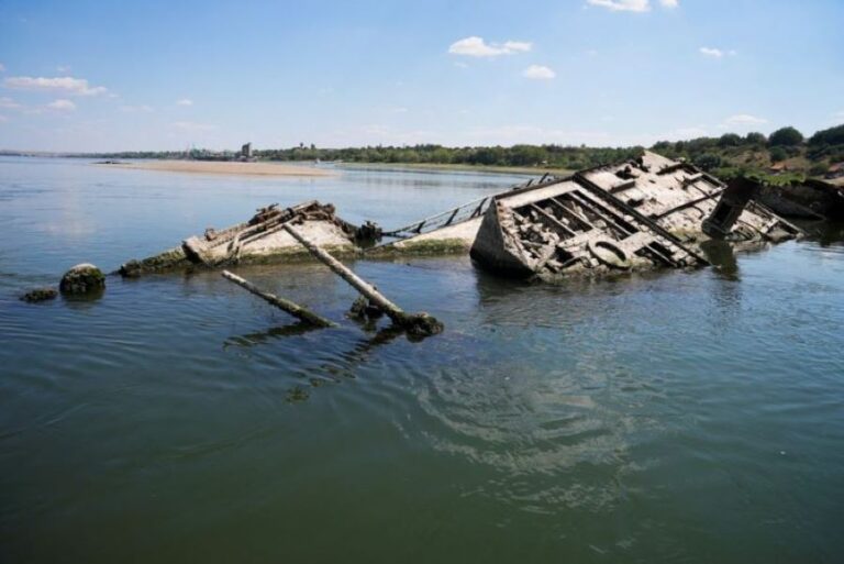 Δούναβης: Η στάθμη του έπεσε τόσο που εμφανίστηκαν πλοία του Β΄ Παγκοσμίου - Δείτε βίντεο