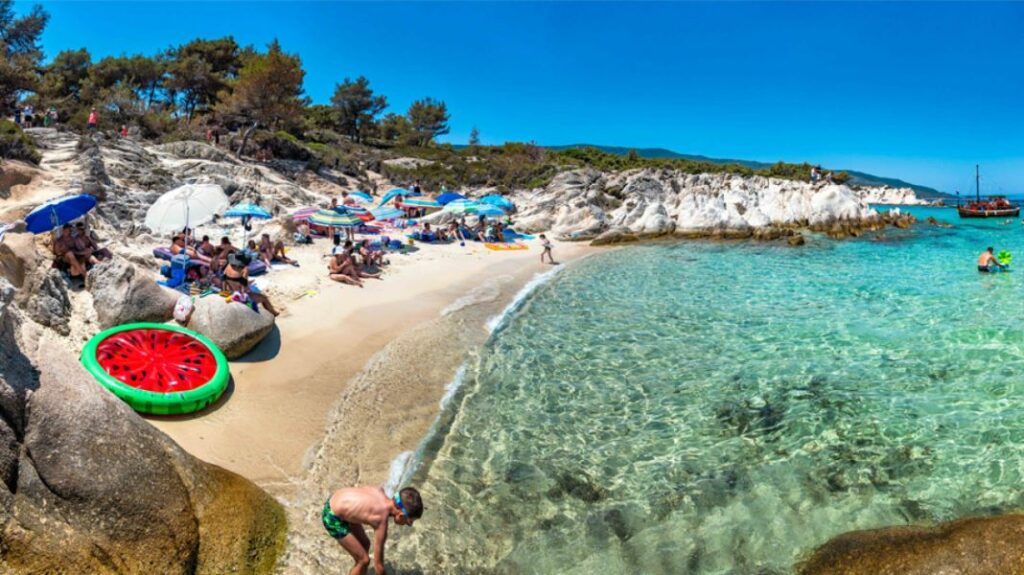 Καιρός: Επιμένει ο καύσωνας - Αυξημένα επίπεδα σκόνης στην ατμόσφαιρα
