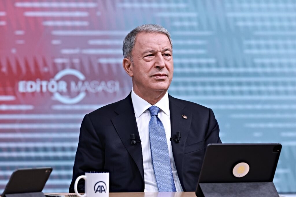 Χουλουσί Ακάρ, Υπουργείο Άμυνας Τουρκίας.