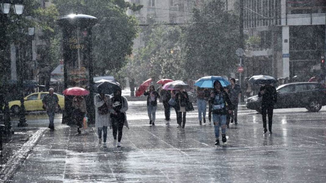 Καιρός: Βροχές και καταιγίδες στις περισσότερες περιοχές της χώρας