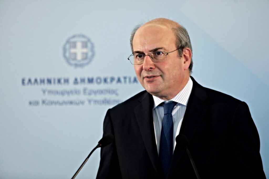 Κωστής Χατζηδάκης, Yπουργός Εργασίας και Κοινωνικών Υποθέσεων.