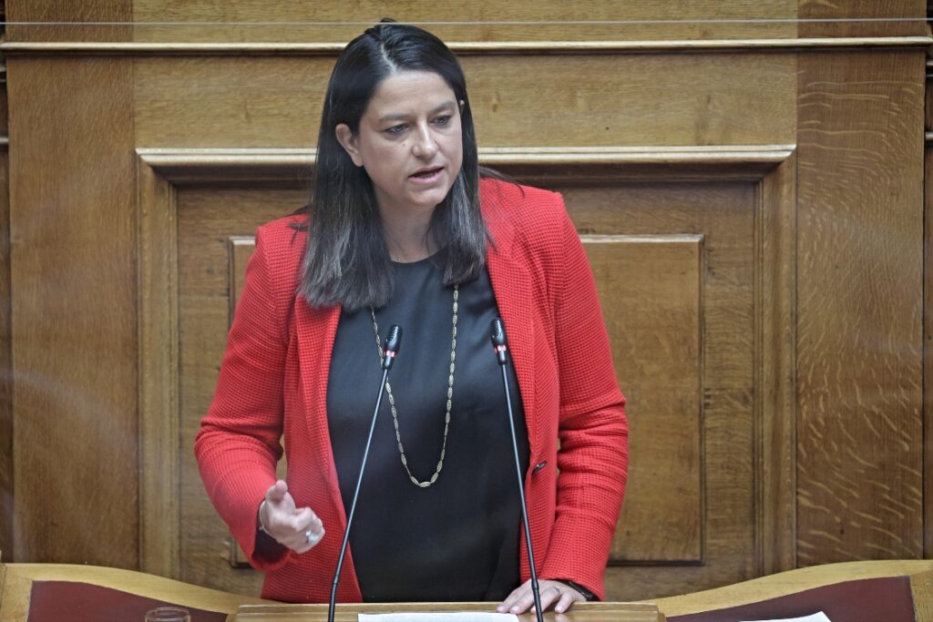 Νίκη Κεραμέως, Υπουργείο Παιδείας.