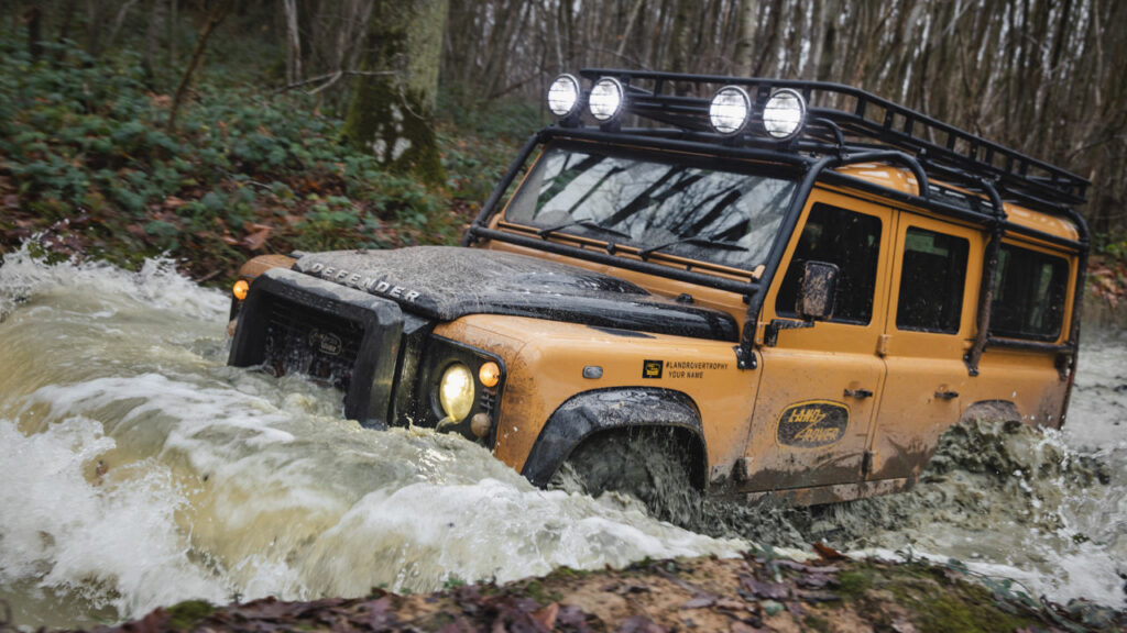 Land Rover Defender Works V8 Trophy II: Mε άρωμα περιπέτειας
