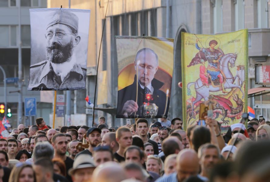 Βελιγράδι: Χιλιάδες στους δρόμους κατά του EuroPride με σταυρούς και εικόνες