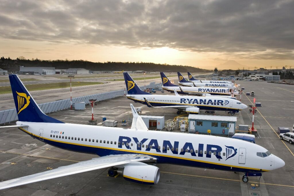 Ryanair: Υπερδιπλασιάστηκαν τα κέρδη τριμήνου στα 820 εκατ. ευρώ