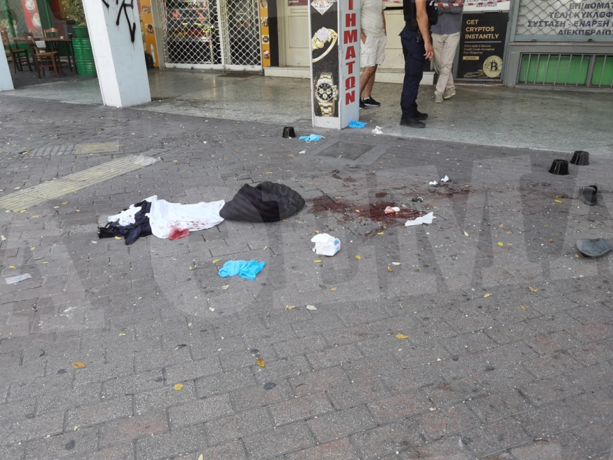 Πυροβολισμοί στην πλατεία Βάθης - Ένας σοβαρά τραυματισμένος (Φωτογραφίες)