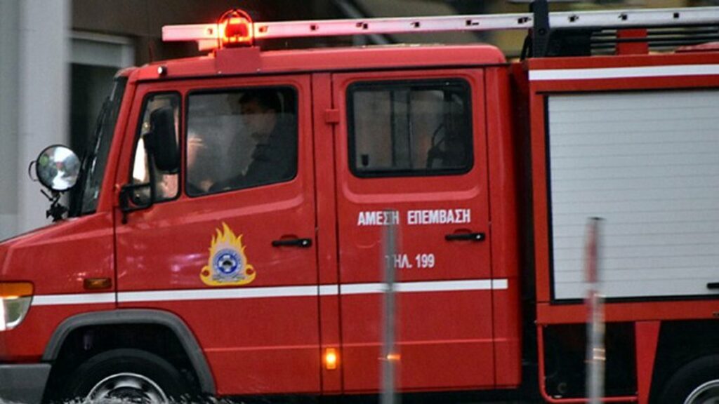Φωτιά σε κατάστημα με φιάλες υγραερίου στην Αχαρνών
