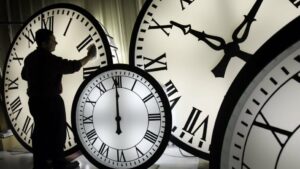 Αλλαγή ώρας: Πότε γυρίζουμε τα ρολόγια μας μία ώρα πίσω
