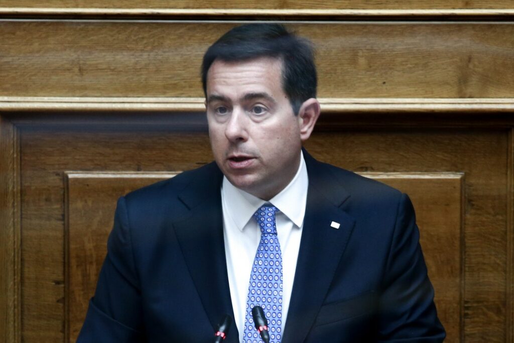 Νότης Μηταράκης.