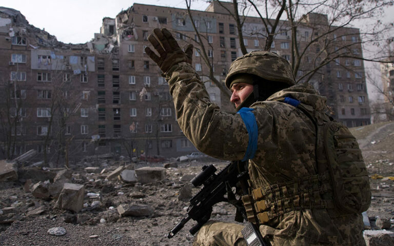Γερμανία: Ο Ουκρανός πρωθυπουργός ζητά ακόμη μεγαλύτερη στρατιωτική υποστήριξη από το Βερολίνο