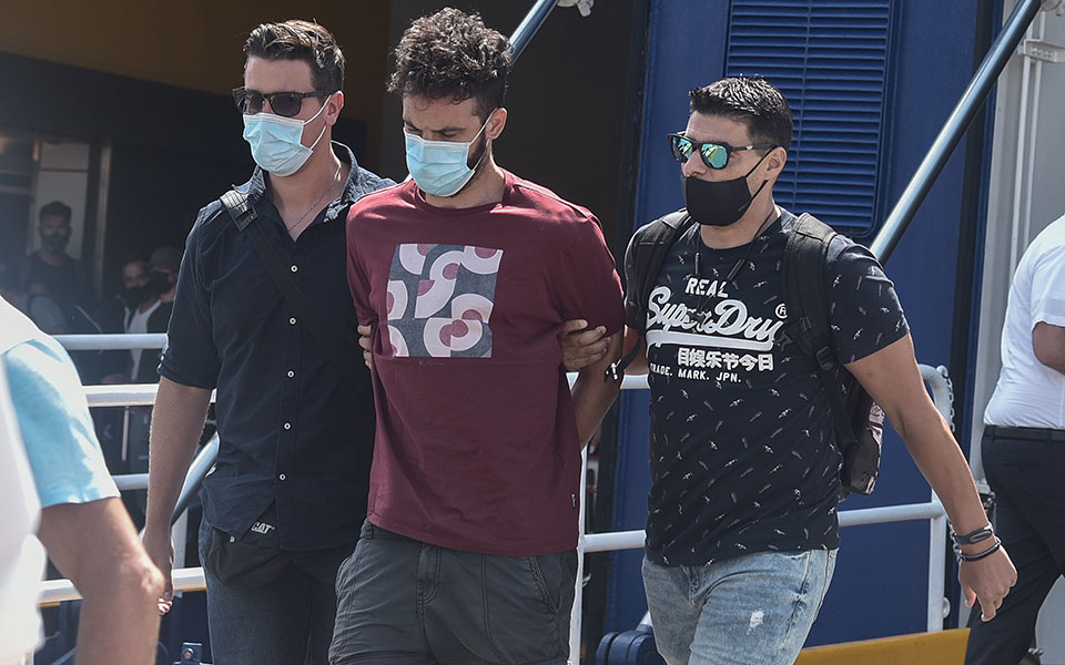 Φολέγανδρος: Παραπέμπεται ομόφωνα σε δίκη ο δράστης της δολοφονίας της Γαρυφαλλιάς